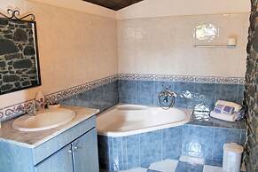 Stonecliff Cottage by Our Madeira