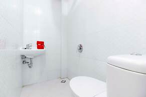 RedDoorz near Hayam Wuruk