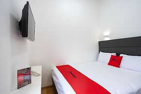 RedDoorz Plus @ Danau Sunter Utara