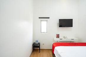 RedDoorz Plus @ Danau Sunter Utara