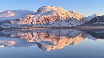 Snowgoose Apartments & Blacksmith Bunkhouse