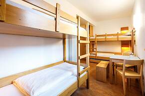 DJH Garmisch- Partenkirchen - Hostel