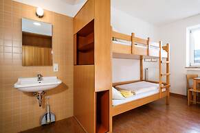 DJH Garmisch- Partenkirchen - Hostel
