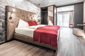 Hotel Astrid inklusive JokerCard, Pool und Liegewiese