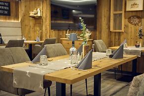 Hotel Astrid inklusive JokerCard, Pool und Liegewiese