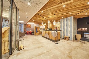 Hotel Astrid inklusive JokerCard, Pool und Liegewiese