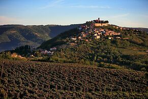 Bella Vista Apartments