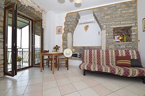 Bella Vista Apartments