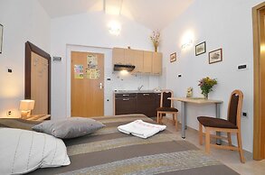 Bella Vista Apartments