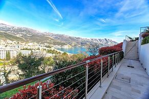 Royal Sealine - Rozino