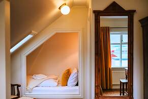 Bankinn - Hotel by Aldan