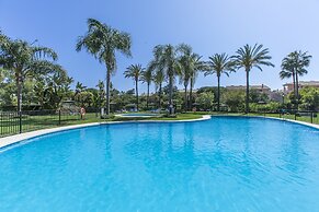 Perfect Location Between Golf and Beach