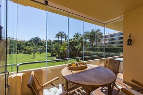 Perfect Location Between Golf and Beach