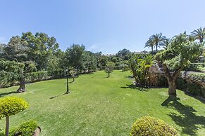 Perfect Location Between Golf and Beach