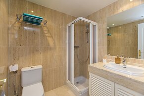 Perfect Location Between Golf and Beach