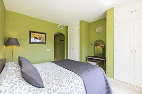 Perfect Location Between Golf and Beach