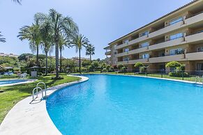 Perfect Location Between Golf and Beach