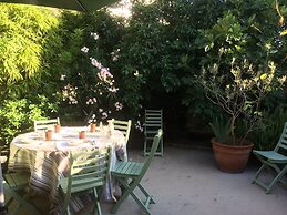 Blue Lodge in Bordeaux