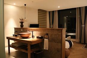 The Twelve Manor•Terraces Lodge