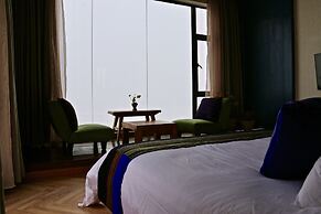 The Twelve Manor•Terraces Lodge