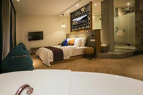 The Twelve Manor•Terraces Lodge