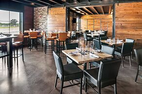 Cobblestone Hotel & Suites - Appleton International Airport