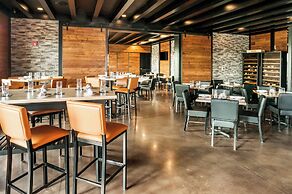 Cobblestone Hotel & Suites - Appleton International Airport