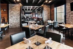 Cobblestone Hotel & Suites - Appleton International Airport