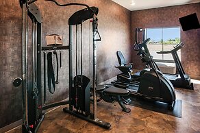 Cobblestone Hotel & Suites - Appleton International Airport