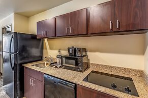 Cobblestone Hotel & Suites - Appleton International Airport