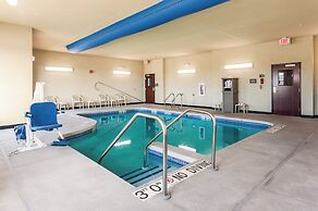 Cobblestone Hotel & Suites - Appleton International Airport