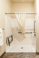 Cobblestone Hotel & Suites - Appleton International Airport