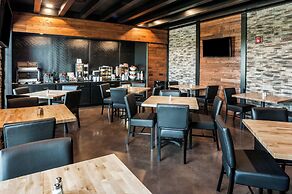 Cobblestone Hotel & Suites - Appleton International Airport