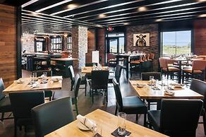 Cobblestone Hotel & Suites - Appleton International Airport