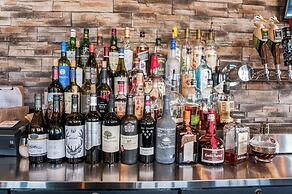 Cobblestone Hotel & Suites - Appleton International Airport