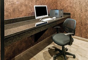 Cobblestone Hotel & Suites - Appleton International Airport