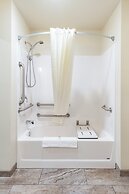 Cobblestone Hotel & Suites - Appleton International Airport