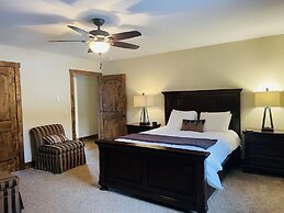 Snowline Vista Lodge -- Ev #3296 3 Bedroom Home by RedAwning
