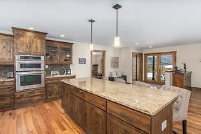 Snowline Vista Lodge -- Ev #3296 3 Bedroom Home by RedAwning