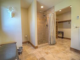 Snowline Vista Lodge -- Ev #3296 3 Bedroom Home by RedAwning