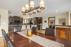 Snowline Vista Lodge -- Ev #3296 3 Bedroom Home by RedAwning