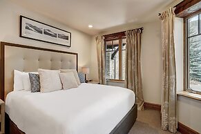 Private Gore Creek Townhome by RedAwning - Save 20% on 7+ Nights!