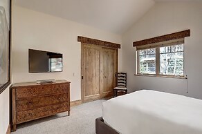 Private Gore Creek Townhome by RedAwning - Save 20% on 7+ Nights!