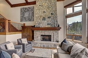 Private Gore Creek Townhome by RedAwning - Save 20% on 7+ Nights!