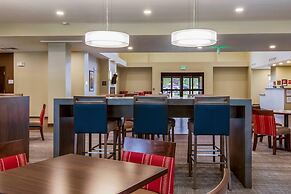 Comfort Suites Wooster near University Campus