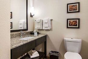 Comfort Suites Wooster near University Campus