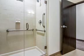 Comfort Suites Wooster near University Campus