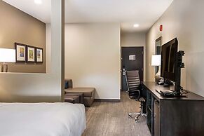 Comfort Suites Wooster near University Campus