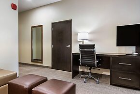 Comfort Suites Wooster near University Campus