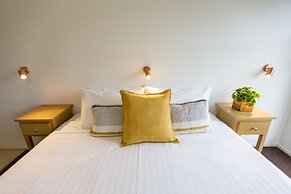 Fox on the Run - Motel Kilmore